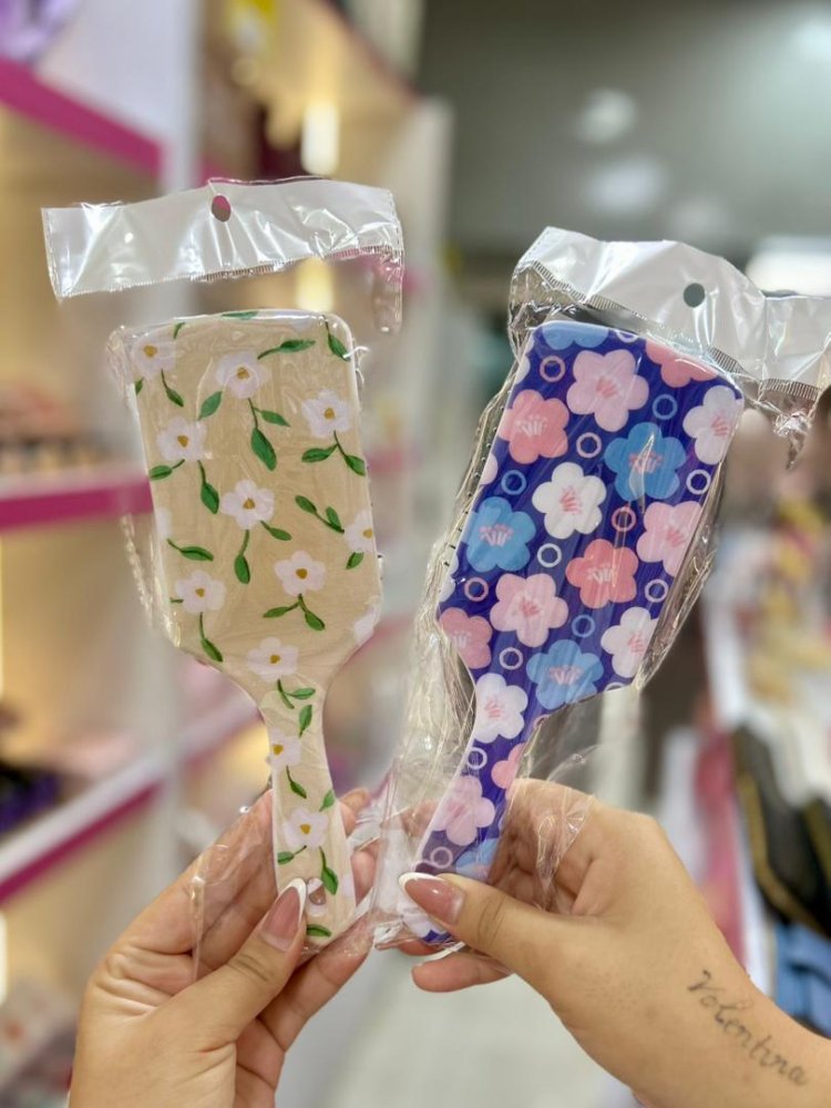 Cepillo de cabello cuadrado con estampados surtidos