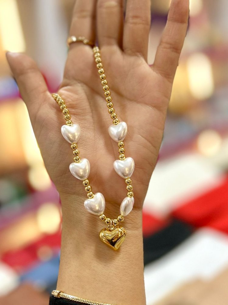 collar de corazones con balines