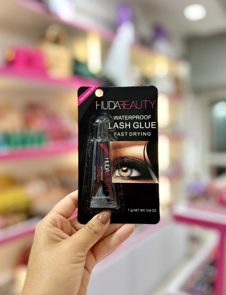 pega de pestañas corridas hudabeauty