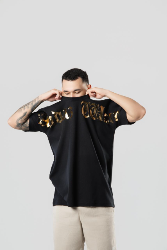 T:M Camisa Oversid Audaz Preta Detalhe costa