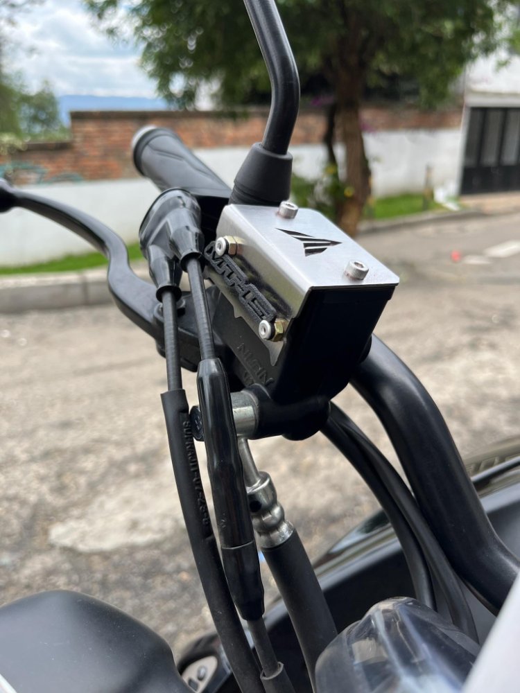LIQ FRENO DELANTERO MT15 - PERFORADO