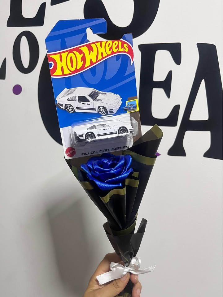 HOTWHEELS ROSE