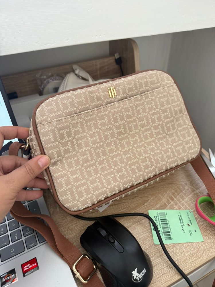 cartera Tommy,