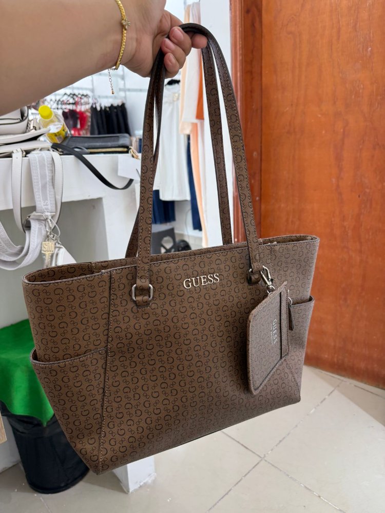 Cartera Guuess