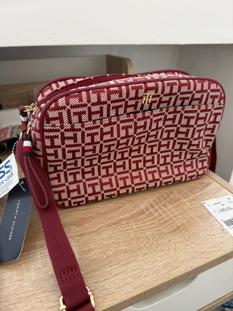 cartera roja tommy