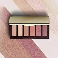 Maquillaje  una paleta de sombras rose