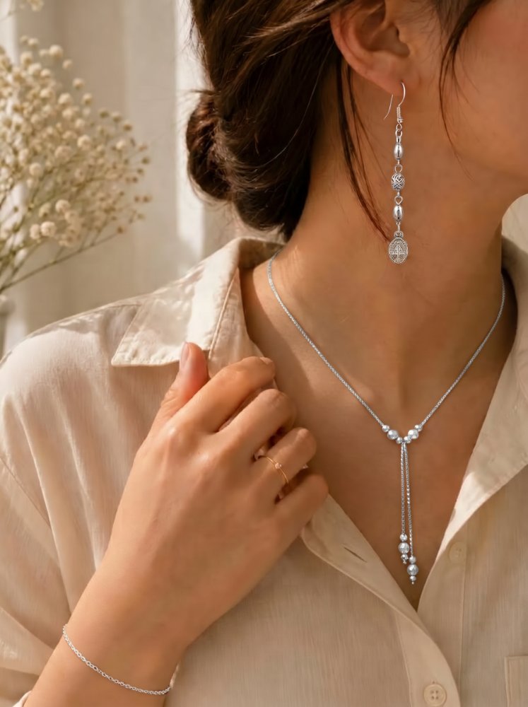 Cadena y aretes
