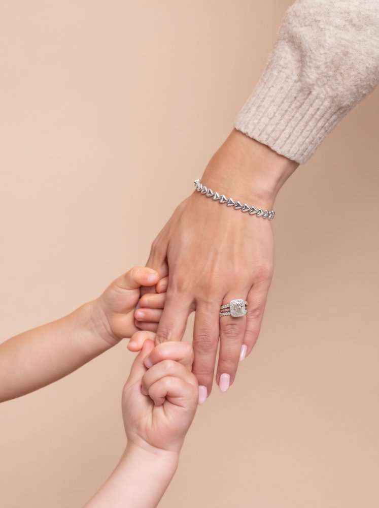 Pulsera lisa de corazones