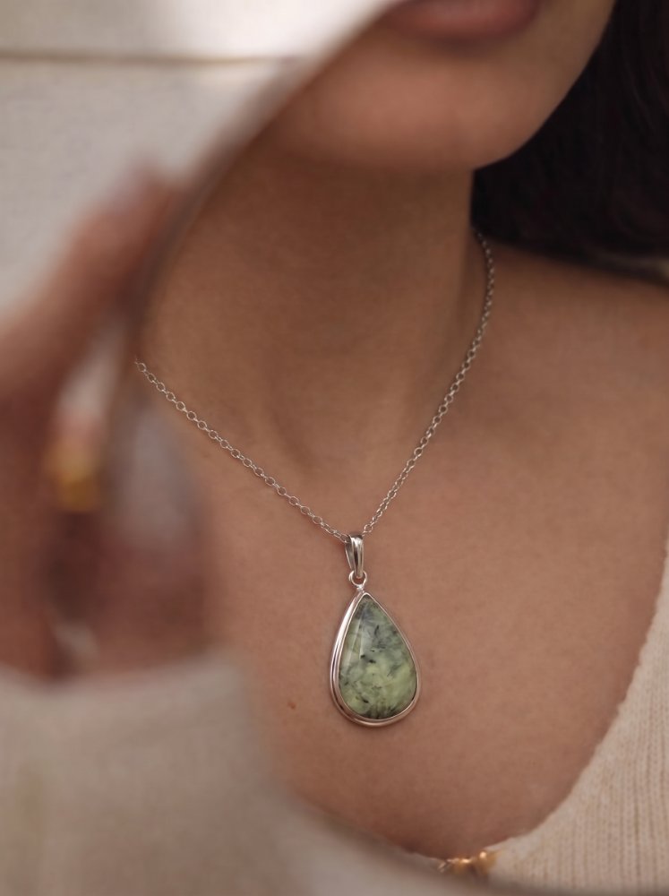 Dije gota verde