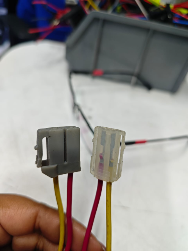 CONECTOR BOMBA GASOLINA YARIS