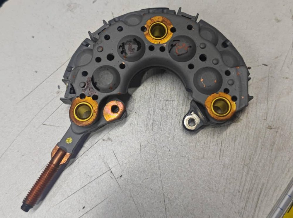 DIODERA ALTERNADOR INR725