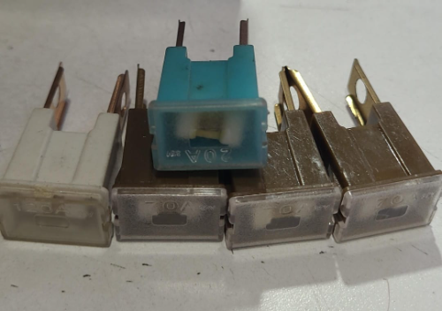 FUSIBLE DE TORNILLO