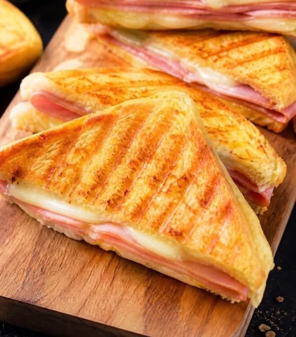 Sandwich de jamon y queso