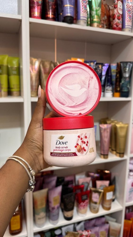 Semillas de Pomegranate y Mante de Karite Exfoliante 15 oz - DOVE