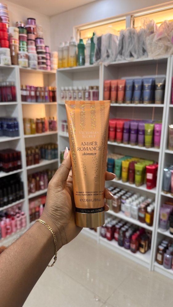 Body Lotion Amber Romance de Brillo 236ml - Victoria's Secret