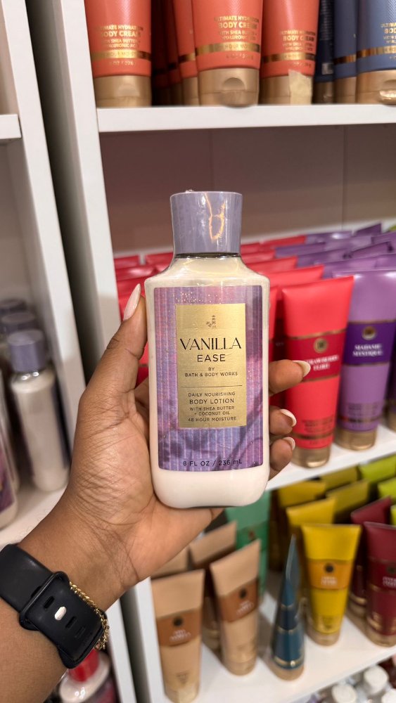 Body Lotion Vanilla Ease 236ml - Bath & Body Works