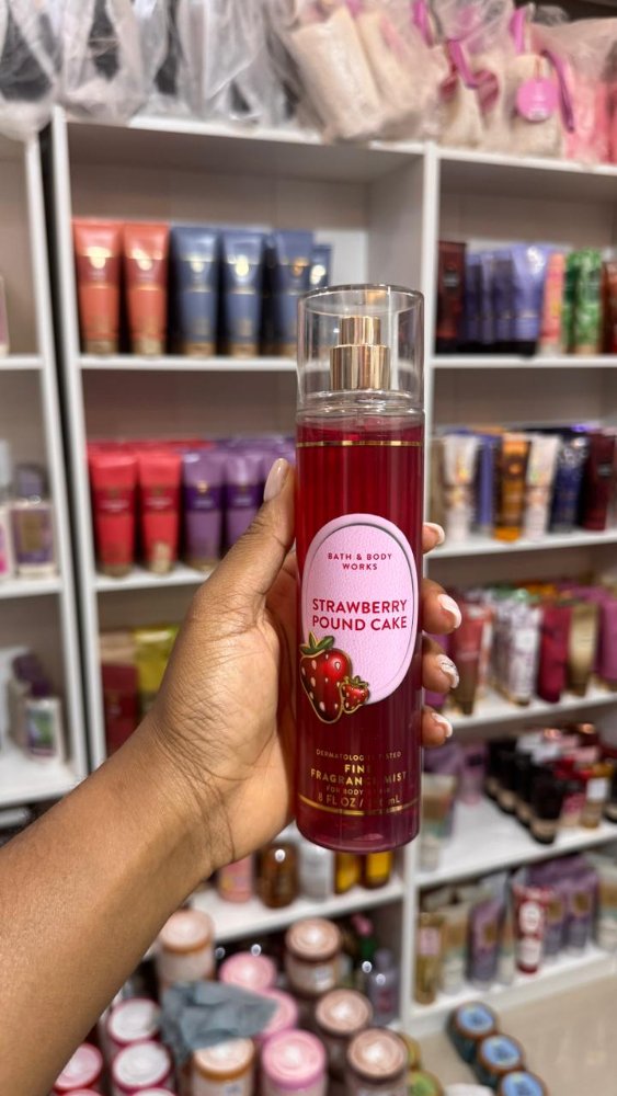 Strawberry Pound Cake Splash 8 fl oz - Bath & Body Works