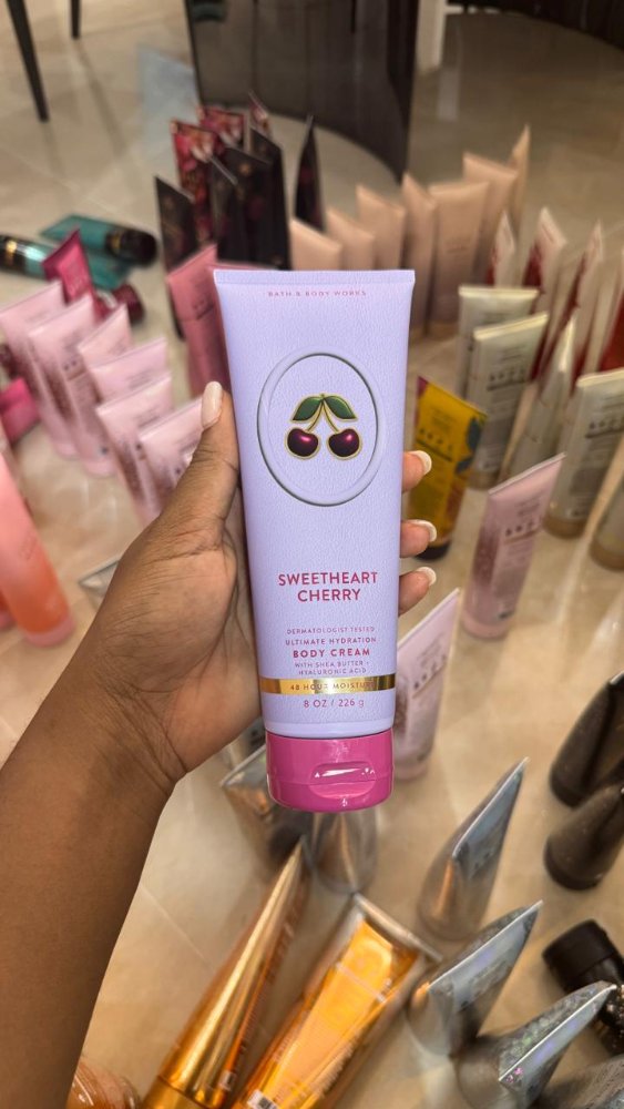 Sweetheart Cherry Ultimate Hydration Body Cream 8 oz - Bath & Body Works