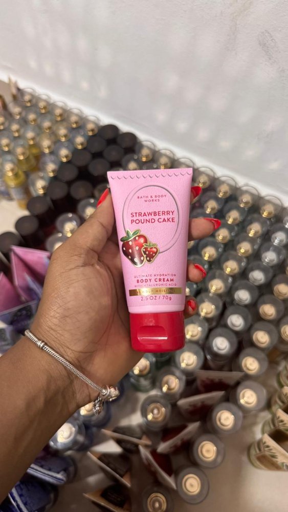 Strawberry Pound Cake Crema Mini 70g - Bath & Body Works