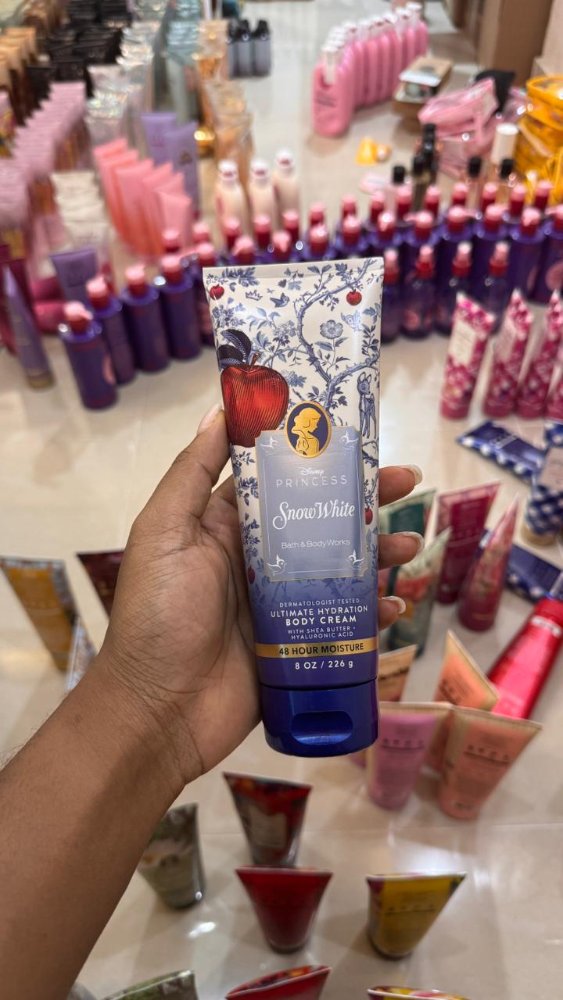 Snow White Ultimate Hydration Body Cream 8 oz - Bath & Body Works