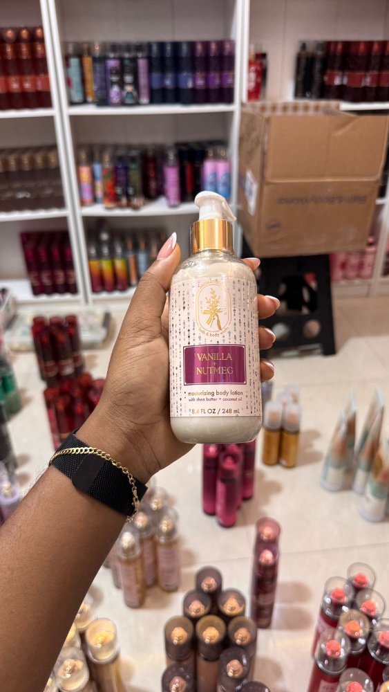 Moisturizing Body Lotion Vanilla Nutmeg 248ml - Bath & Body Work