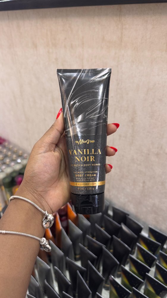 Vanilla Noir Ultimate Hydration Body Cream 8 oz - Bath & Body Works