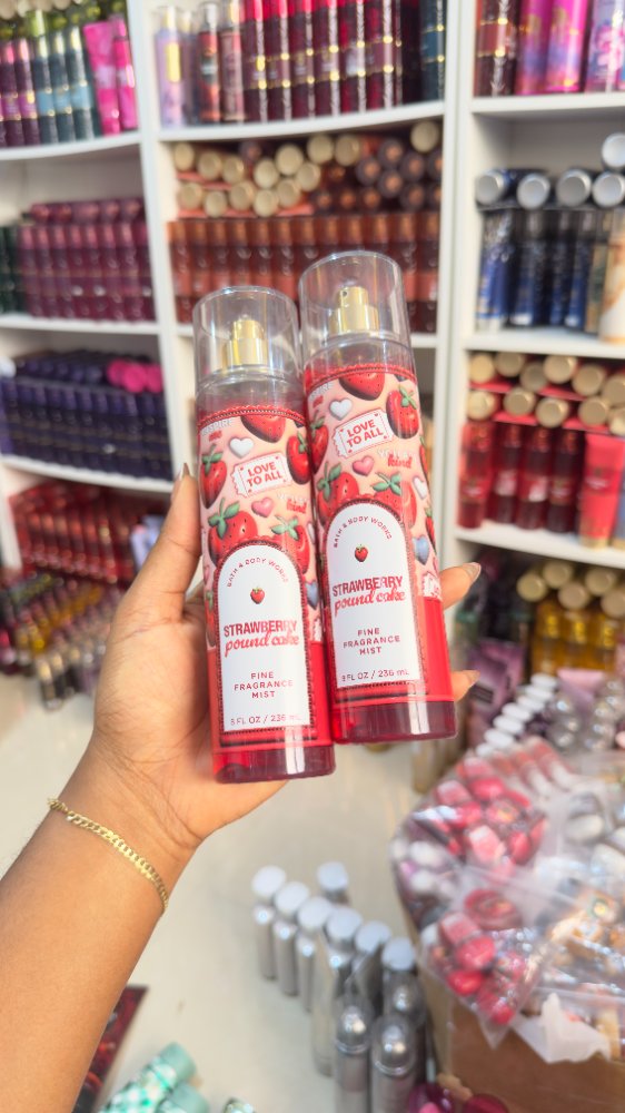 Splash Strawberry Poundcake 236ml - Bath & Body Works