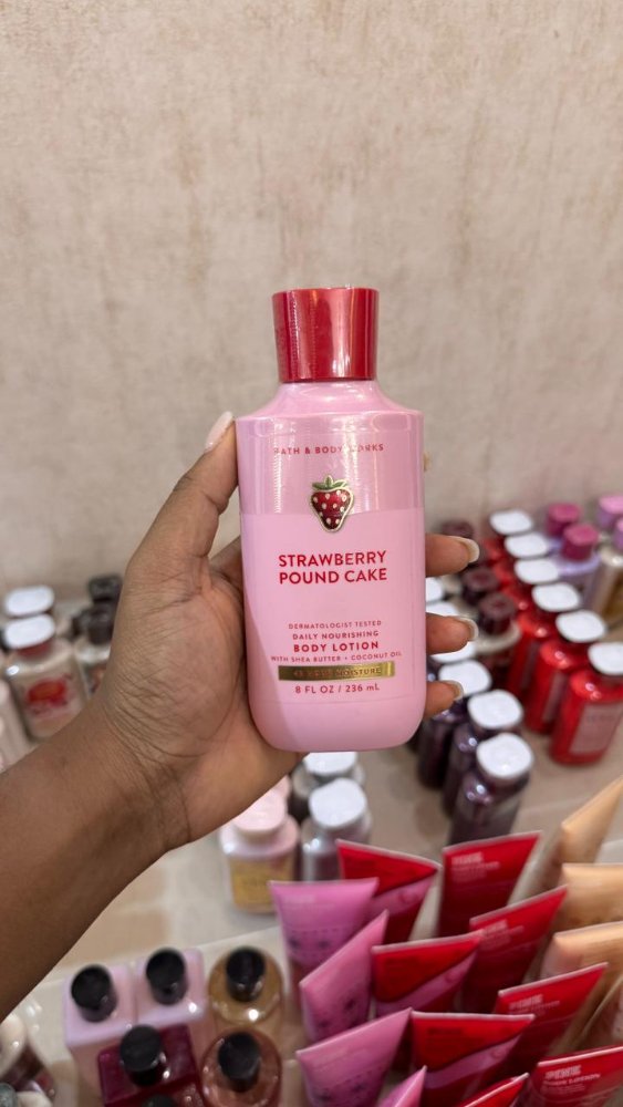 Strawberry Pound Cake  Daily Nourishing Body Lotion 8 oz - Bath & Body Works