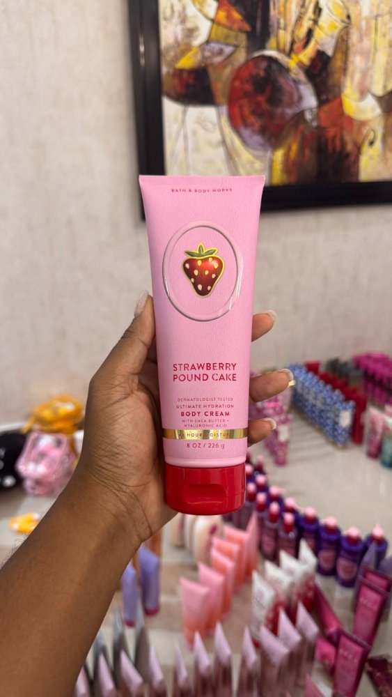 Strawberry Pound Cake Ultimate Hydration Body Cream 8 oz - Bath & Body Works