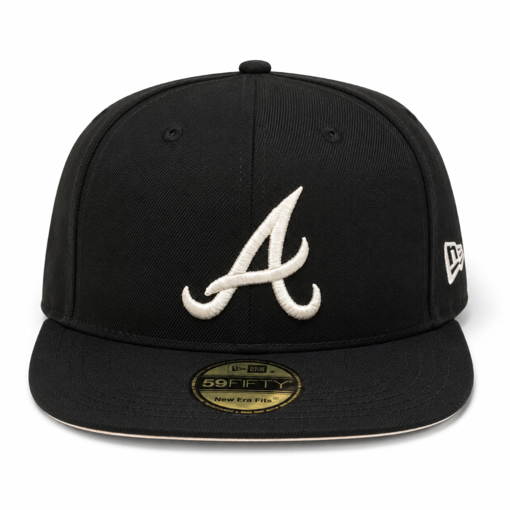 Gorra negra A bordado crema