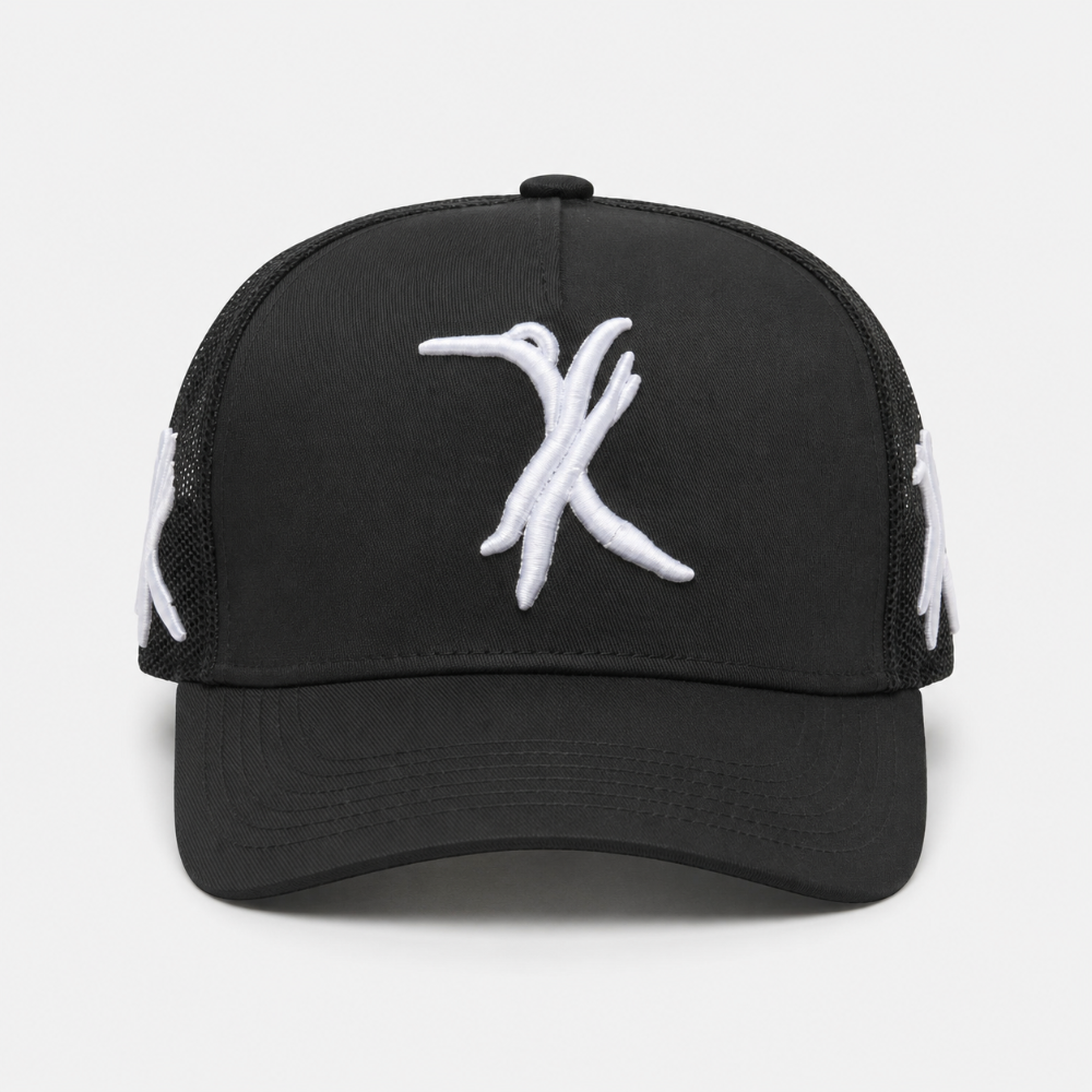 Gorra negra Y/OUT malla y herrajes dorados