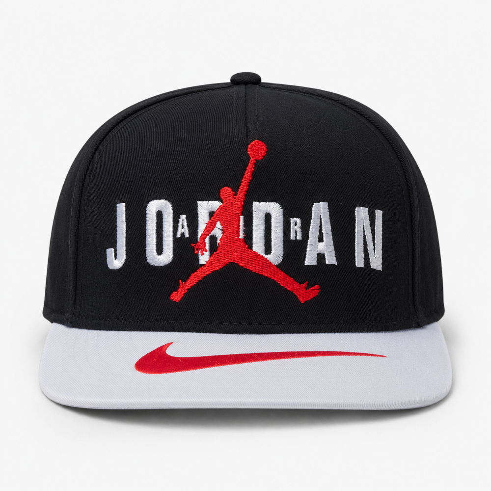 Gorra negra Jordan visera blanca