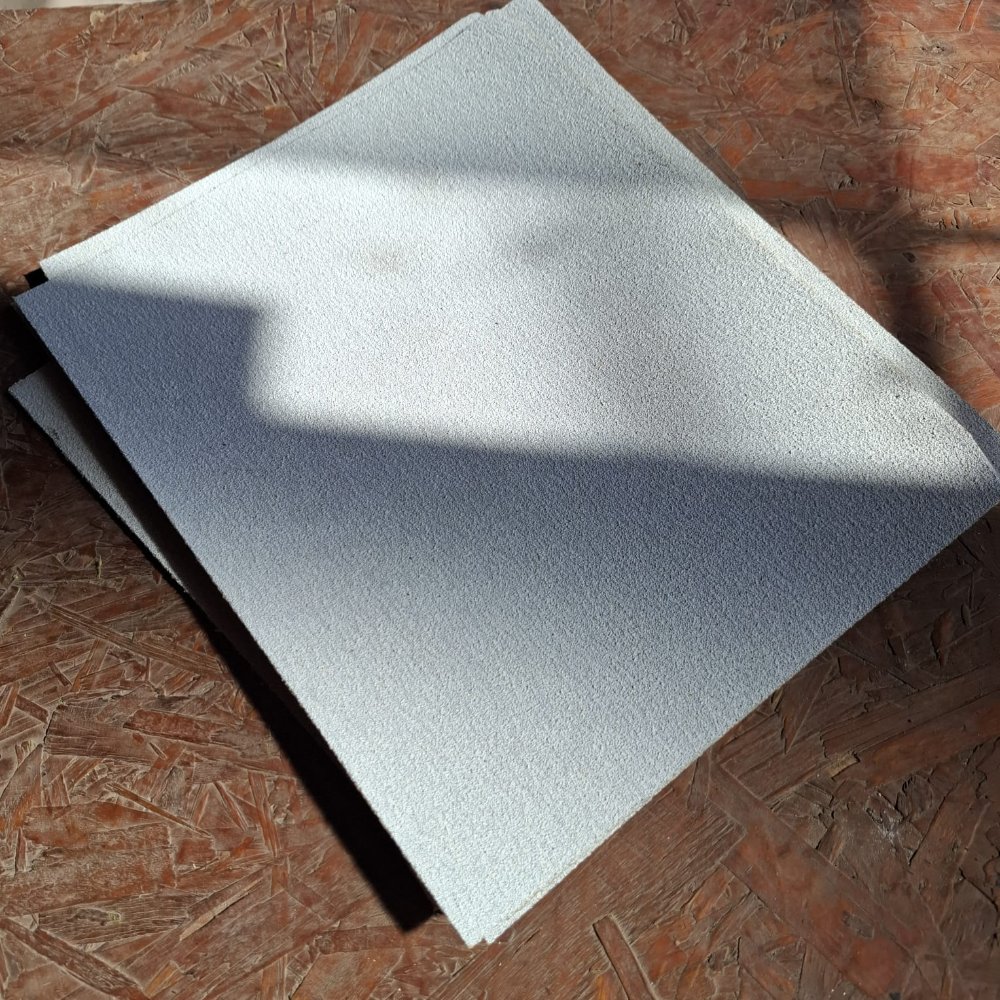 Hoja de lija multiuso Würth G60, diseñada para resistir el embotamiento