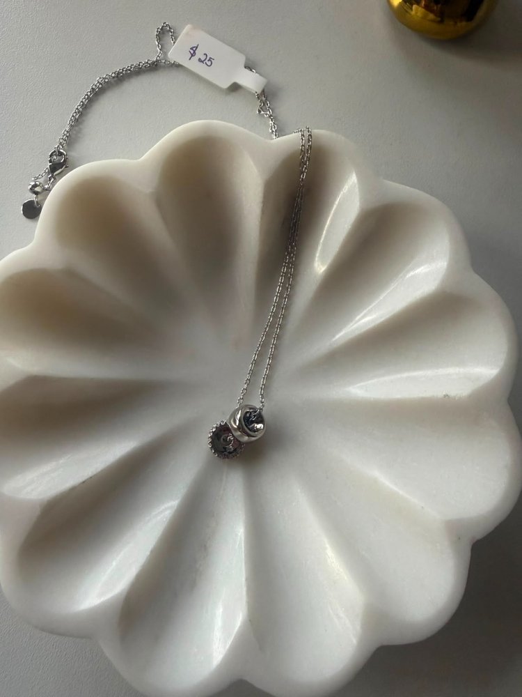 Collar colgante cubico