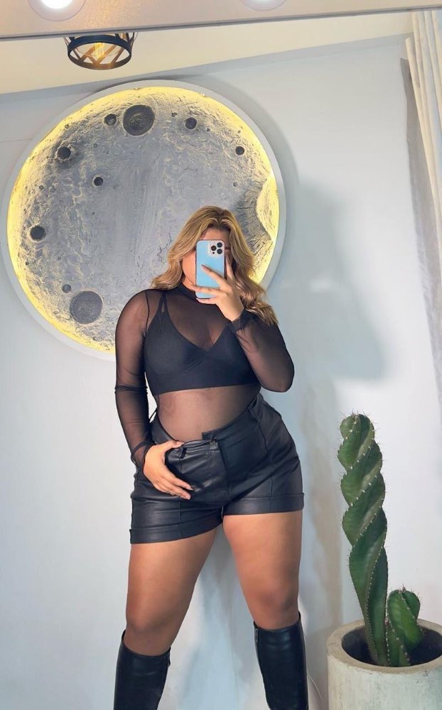 Short violeta cuerina negro talla 16
