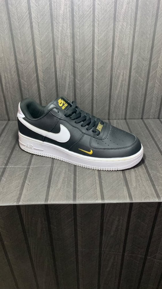 NIKE AIR FORCE 1 TM NEGRA