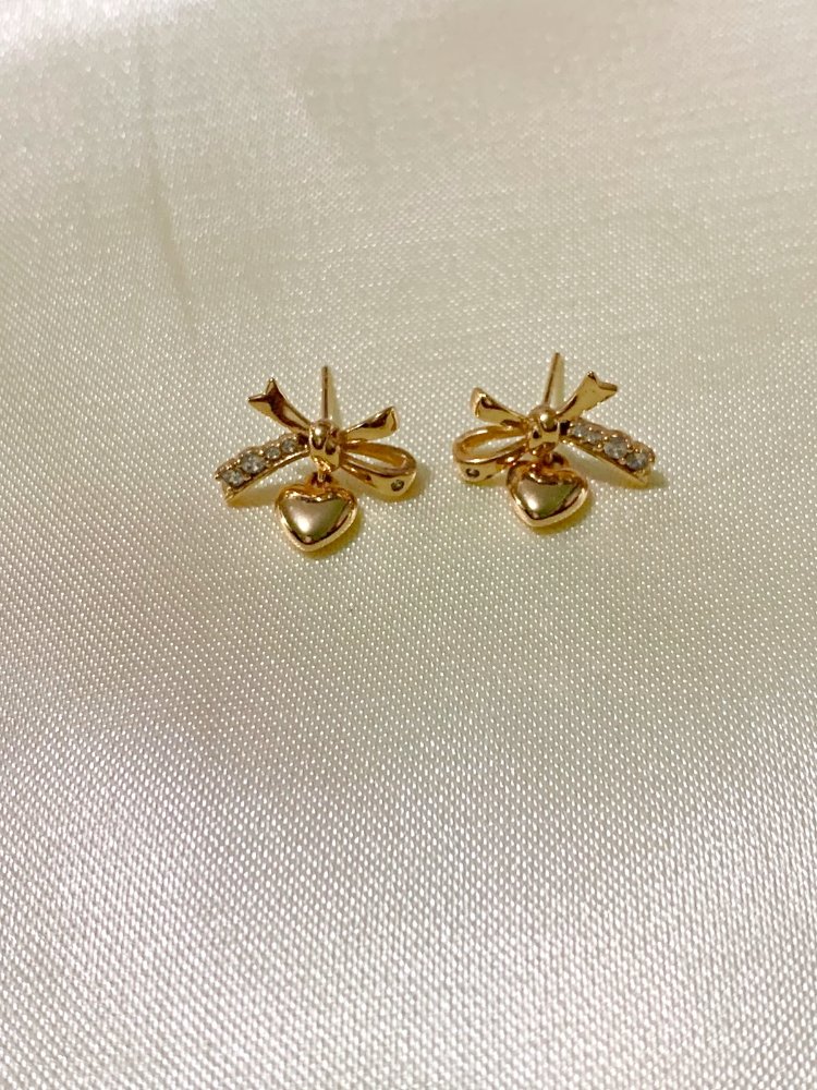 ARETES PEGADOS XUPING LAZO CON CORAZON