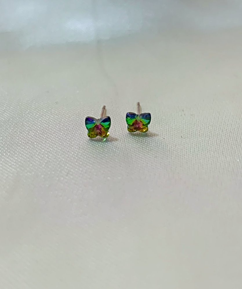 ARETES PEGADOS XUPING MARIPOSITA TORNASOLADA