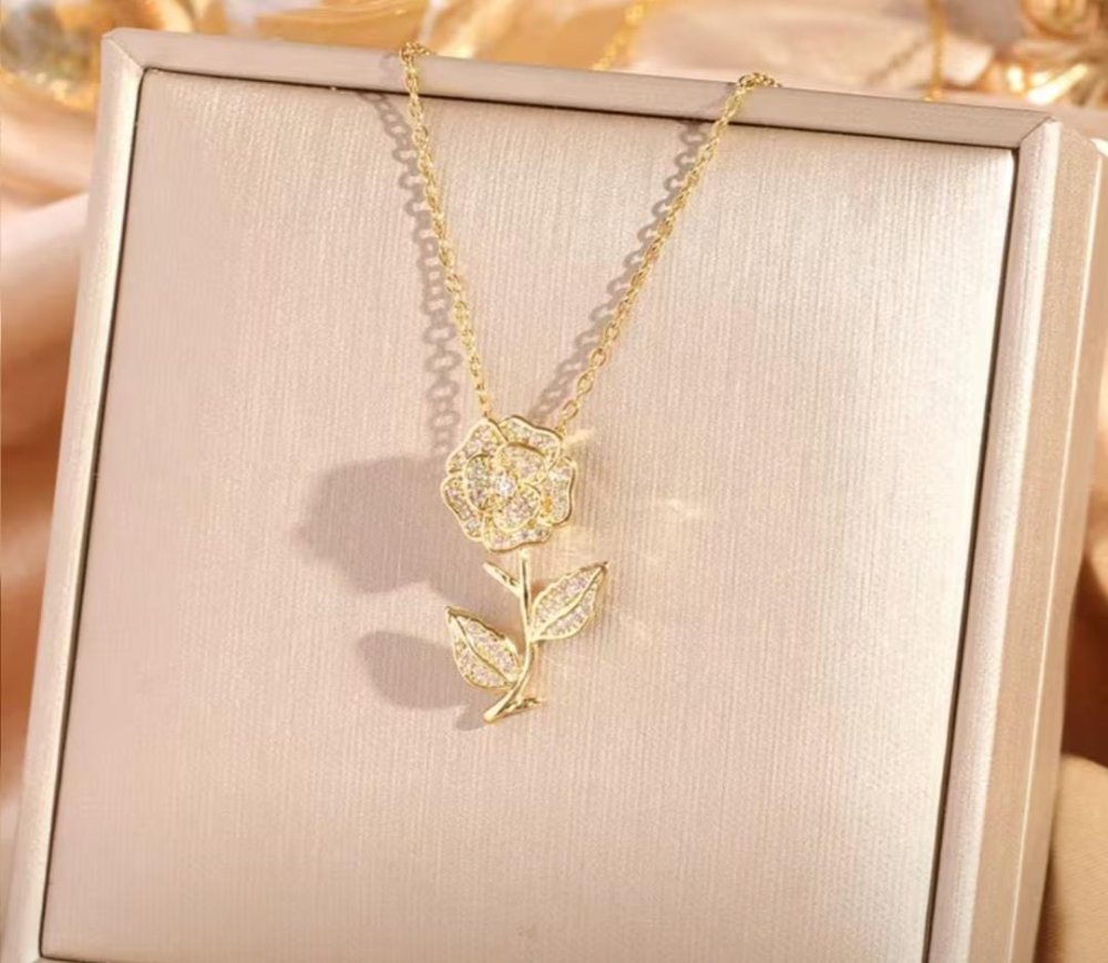 COLLAR ROSA COMPLETA CON CIRCONES ACERO INOX. GOLD