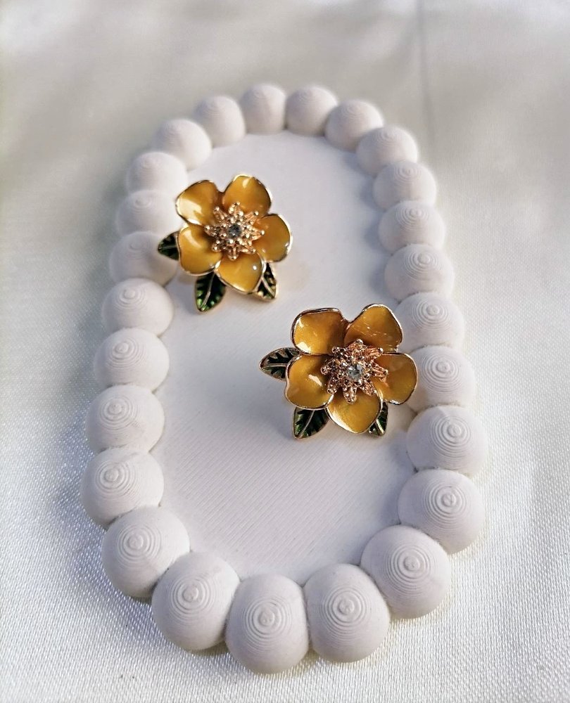 ARETES CHUNKY FLOR AMARILLA HOJAS VERDES PREMIUM