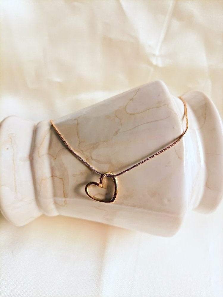 COLLAR SILUETA CORAZON ACERO INOX. GOLD