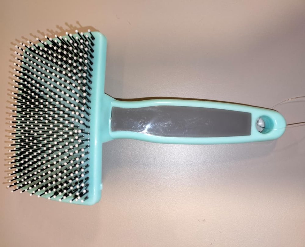 Cepillo plástico azul claro grande