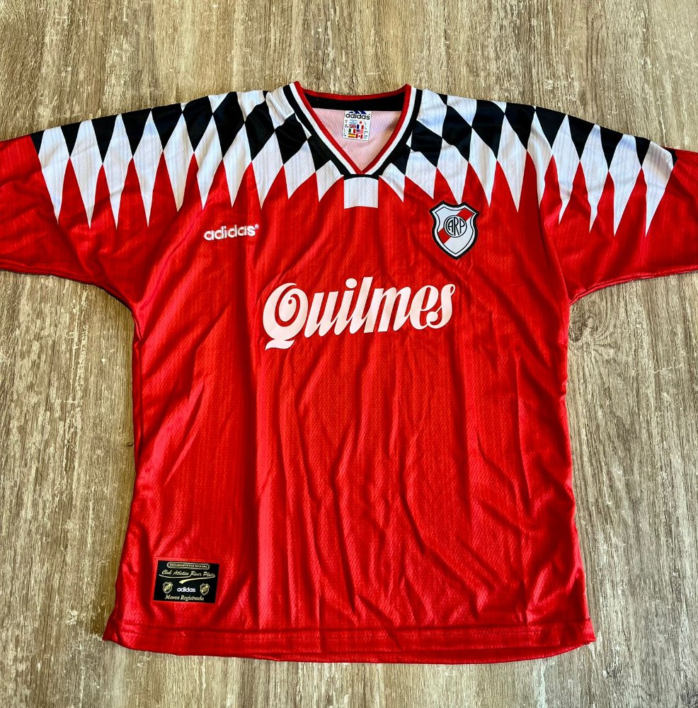 RIVER RETRO