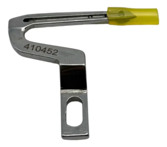 G832: GANCHO INFERIOR IZQUIERDO SINGER (410452)