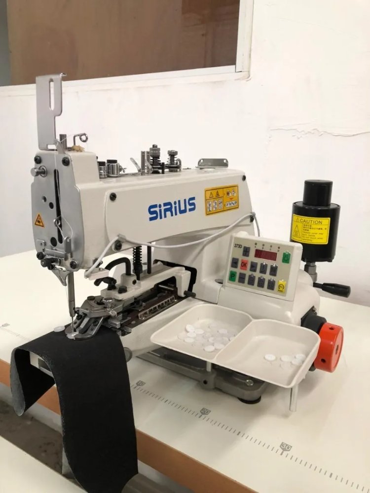 SR373 MÁQUINA PEGA BOTÓN