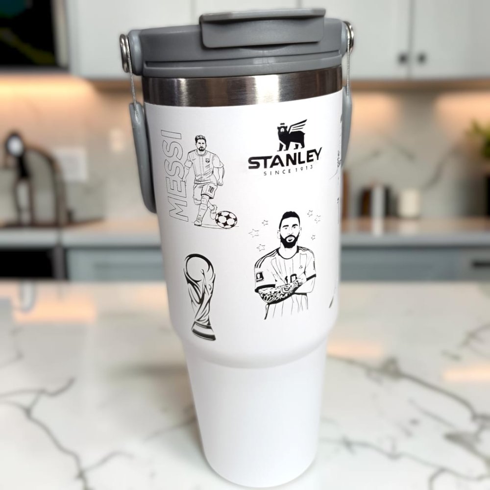 VASO TÉRMICO CON MANIJA DISEÑO MESSI x 900 ML