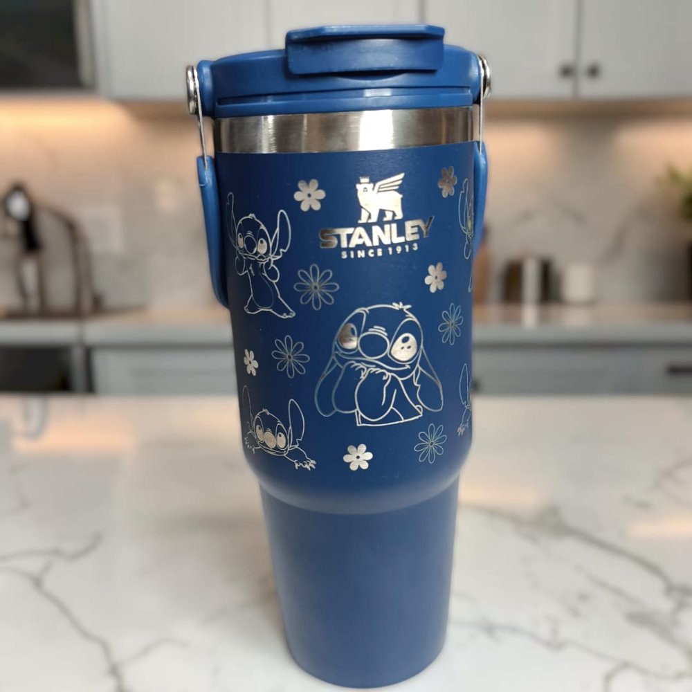 VASO TÉRMICO CON MANIJA DISEÑO STITCH x 900 ML