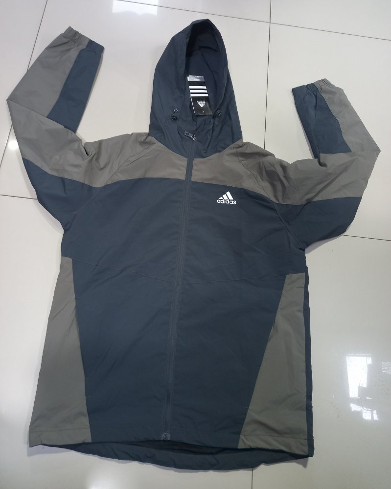 8875 chaqueta rompe viento verde beis