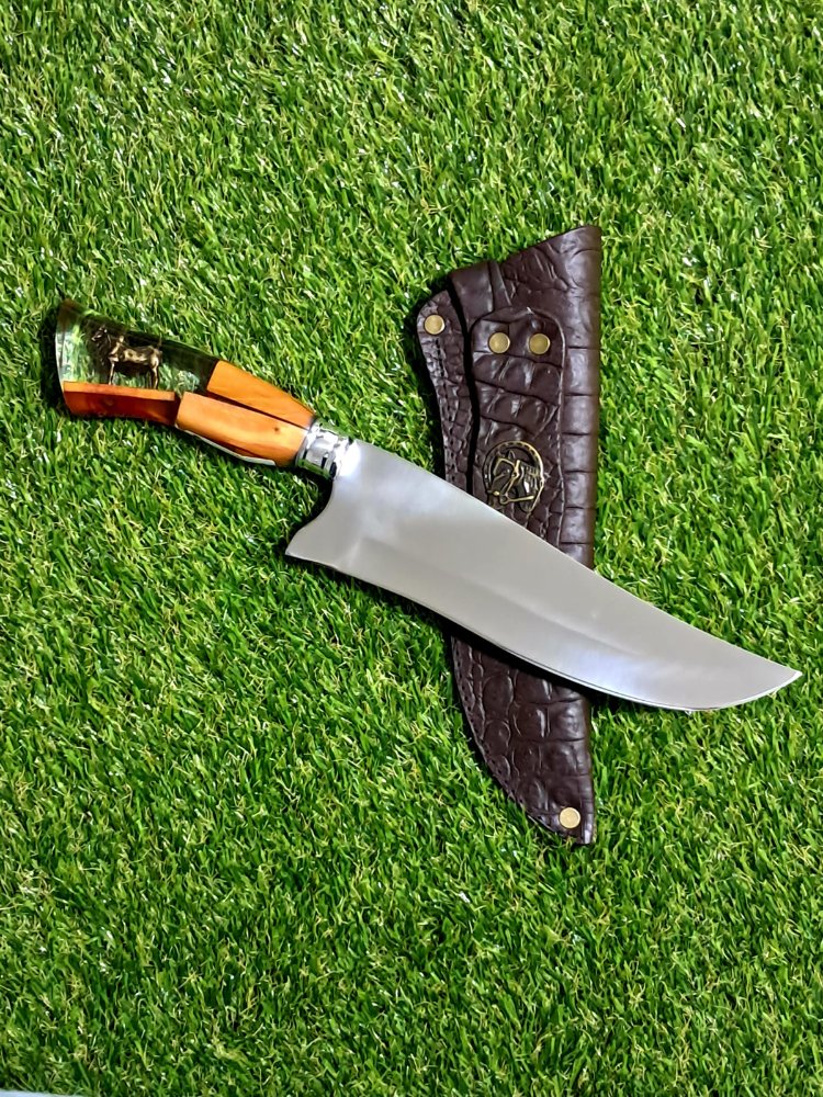 Picanheira 8" - cabo híbrido, pingente Nelore - lâmina aço inox 2 mm