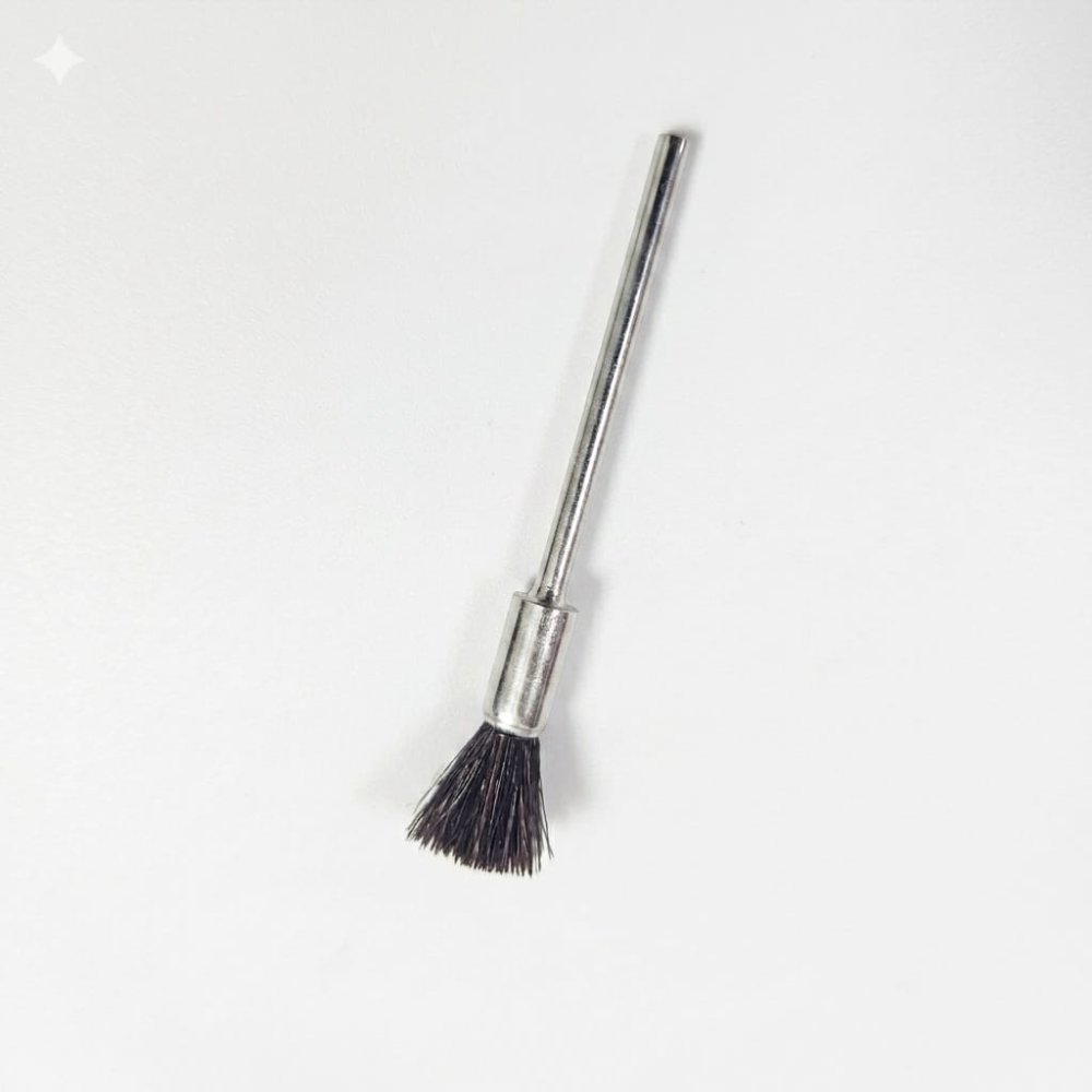 Cepillo escoba pequeño marron para pulir con eje